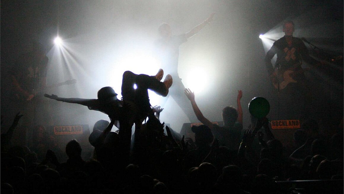 Stage diving beim Talenterverstärker