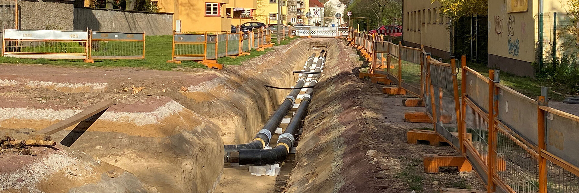 Blick auf die Fernwärme-Baustelle in der Pappelallee