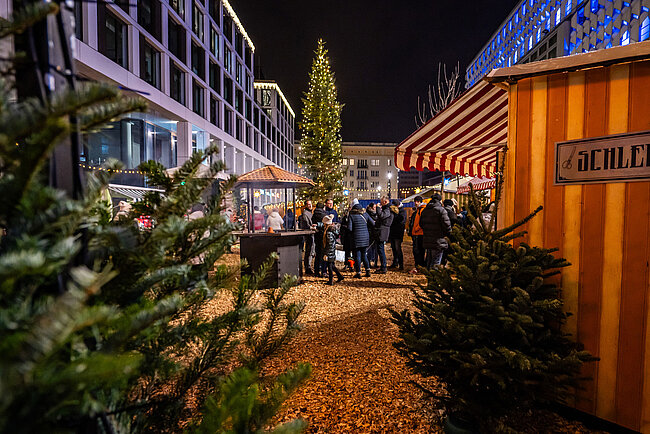 Blick auf den SWM Weihnachtsmarkt